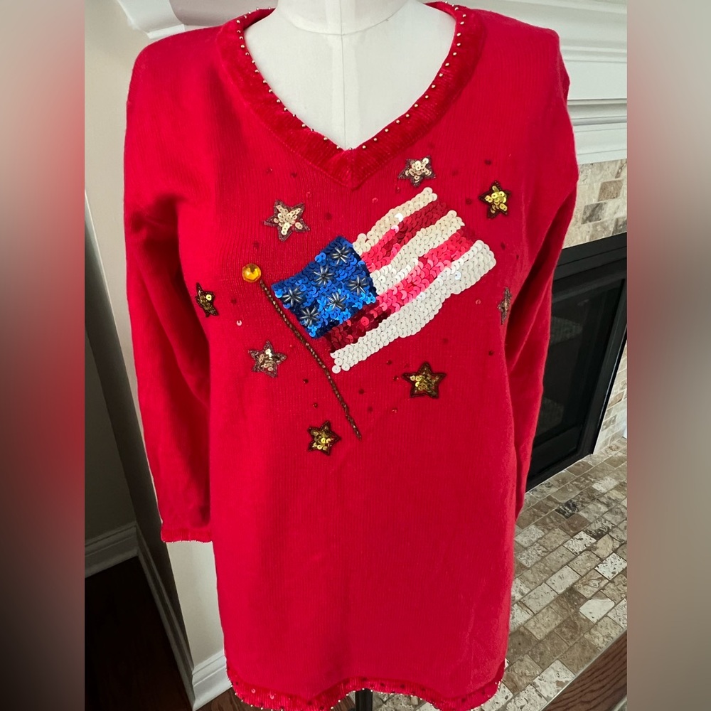 Quacker Factory US flag tunic V-neck sweater size medium.
